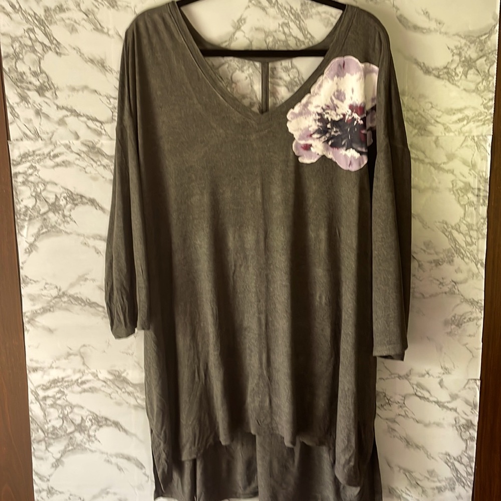 Lane Bryant size 22/24 gray tunic with flower on from and caging in the back. - Picture 1 of 7